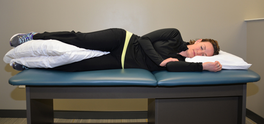 Sleep-position-Pillow-between-knees-770w - Symmetry Physical Therapy